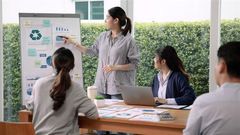Advancing Towards Carbon Neutrality:  Product Carbon Footprint Assessment Tool for Knitwear Industry - KV